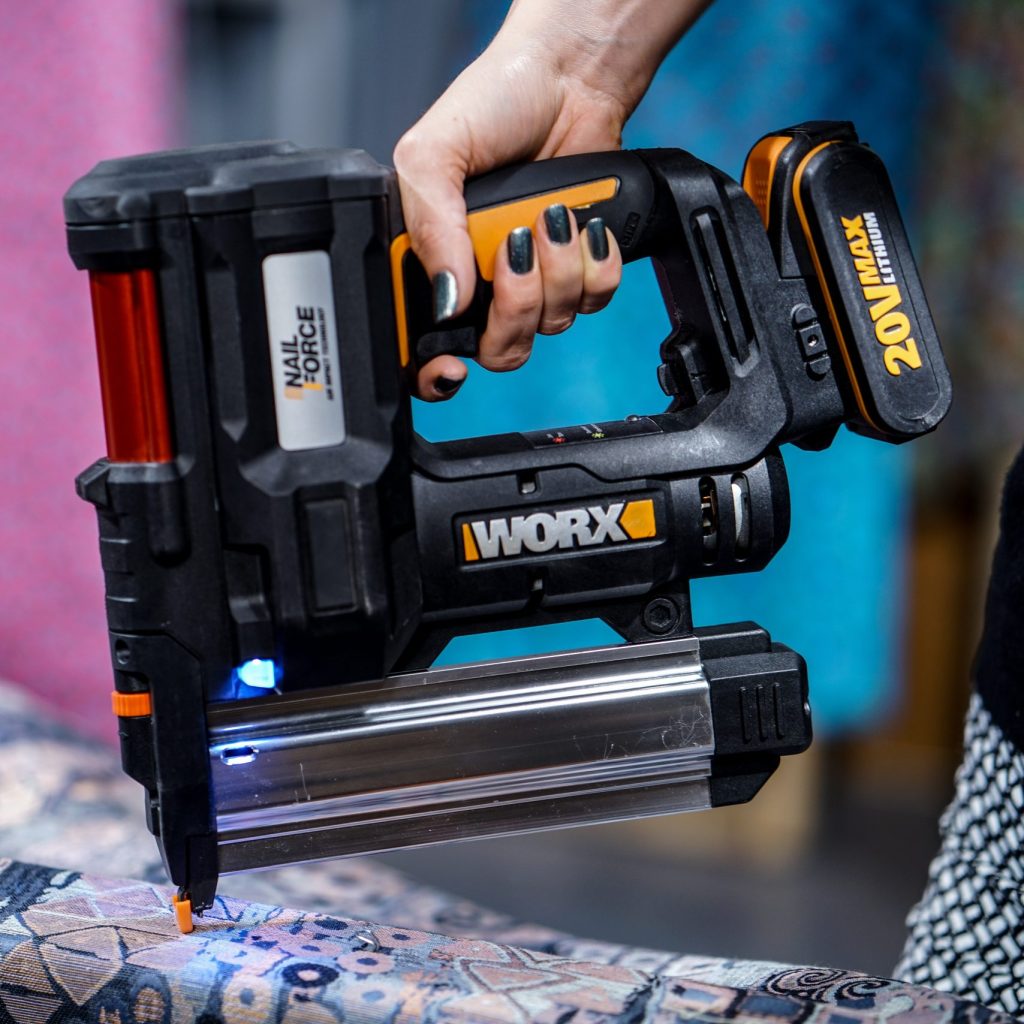 WORX 20V Cordless Crown Stapler WX843, Powershare, 2-in-1, 2000 Shots Per Charge, 500pcs Type 53 Crown Staples, 15mm 18 Gauge Brad Nails,1 2Ah Battery, 1 2A Charger Included - UK Tool Store